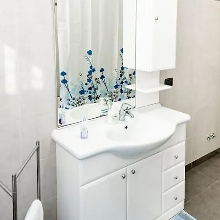 Charming Two Bedroom Apartment