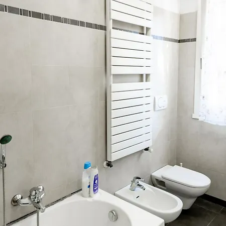 Charming Two Bedroom Apartment Venice
