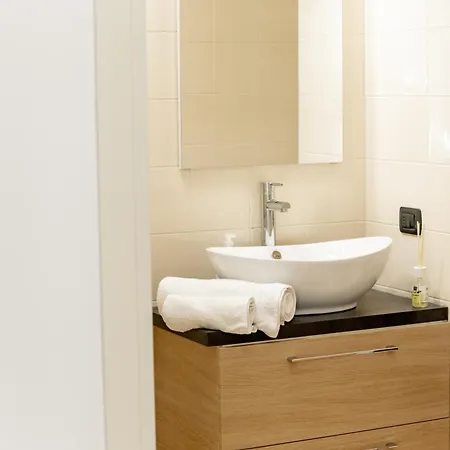 Charming Two Bedroom Apartamento Venecia