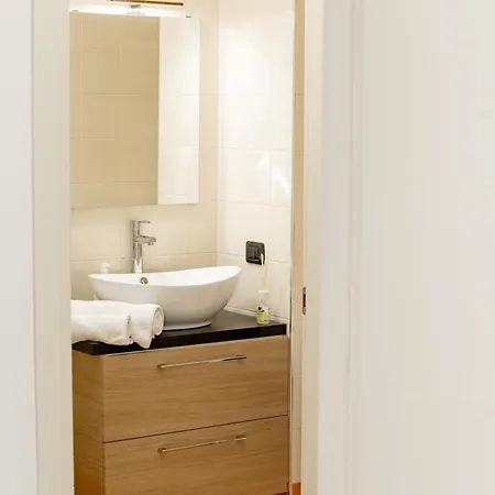 Charming Two Bedroom Private 公寓 梅斯特雷