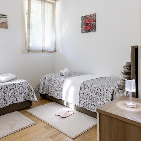 Charming Two Bedroom Private